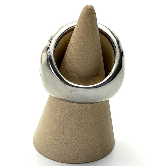 Vintage Floral Dome Ring by B. Steel - Cream Resin with Silver— Size 7 US— EUC - Picture 3 of 9